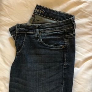 Catherine boyfriend jeans.